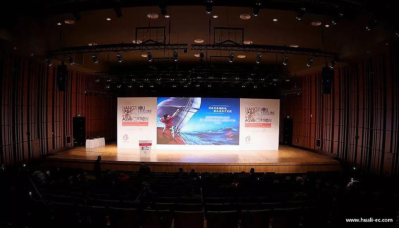 拼搏拼出精彩，勇敢向前